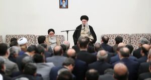 تنها راه‌حل مشکلات، پایبندی به مبانی انقلاب است