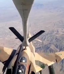 لحظات سوخت‌گیری هوایی فانتوم نیروی هوایی ارتش ایران را ببینید