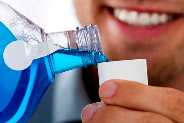 استفاده از دهانشویه قبل یا بعد از مسواک زدن؟
