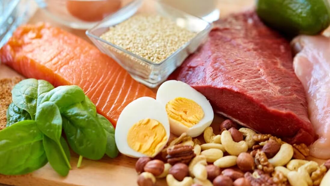 راهنمای پروتئین سالم: چه چیزی بخوریم و چه چیزی را محدود کنیم