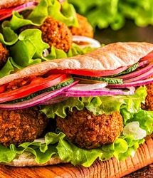 طرز تهیه فلافل خانگی به روش ساندویچی ها | این فلافل خوشمزه و ترد رو حتما دست کن!