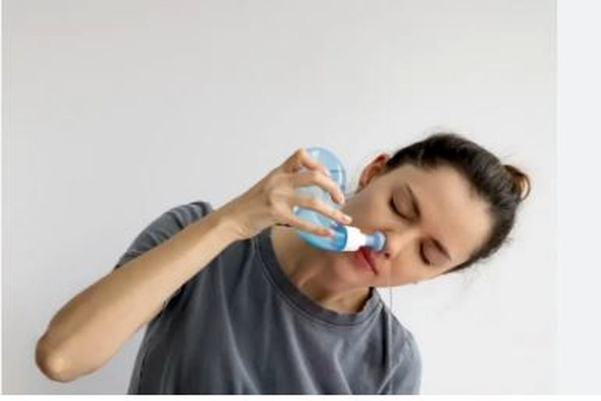 پاسخ علمی به یک باور رایج درباره شستشوی بینی | روش صحیح شستشوی بینی