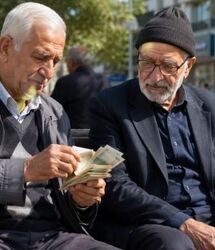 پرداخت کمک هزینه با حقوق مرداد ماه بازنشستگان تایید شد / خبر خوش مقام مسئول از واریزی اضافه برای بازنشستگان