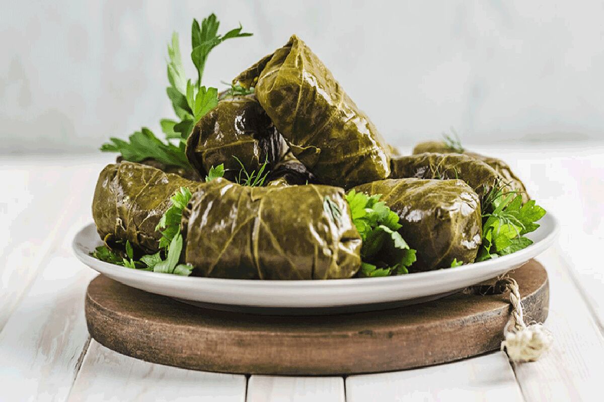 طرز تهیه دلمه برگ مو آذری با دستور پخت اصلی