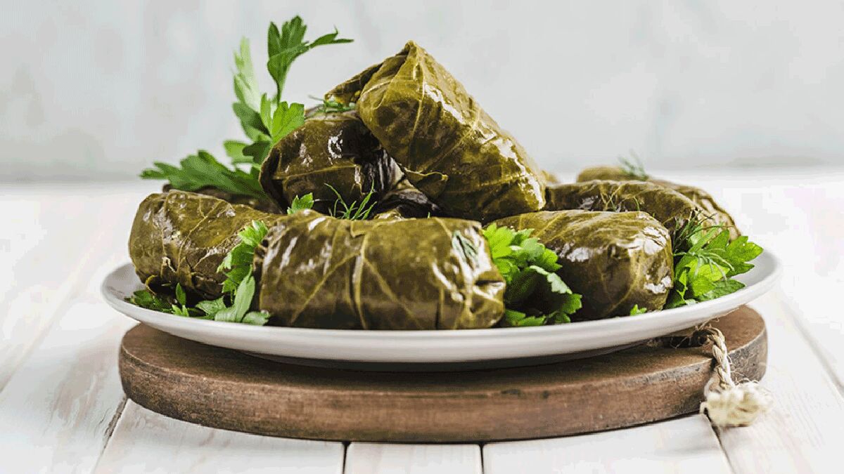 طرز تهیه دلمه برگ مو آذری با دستور پخت اصلی