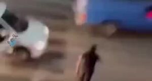 ببینید/ ویدیوی وایرال‌شده‌ از مرد کلاشینکف به دست در چالوس
