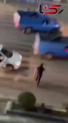 ببینید/ ویدیوی وایرال‌شده‌ از مرد کلاشینکف به دست در چالوس