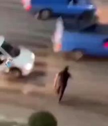 ببینید/ ویدیوی وایرال‌شده‌ از مرد کلاشینکف به دست در چالوس