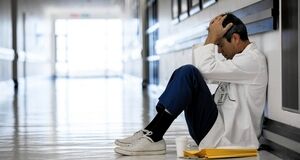 افسردگی پنهان زنگ خطری که نباید نادیده بگیرید
