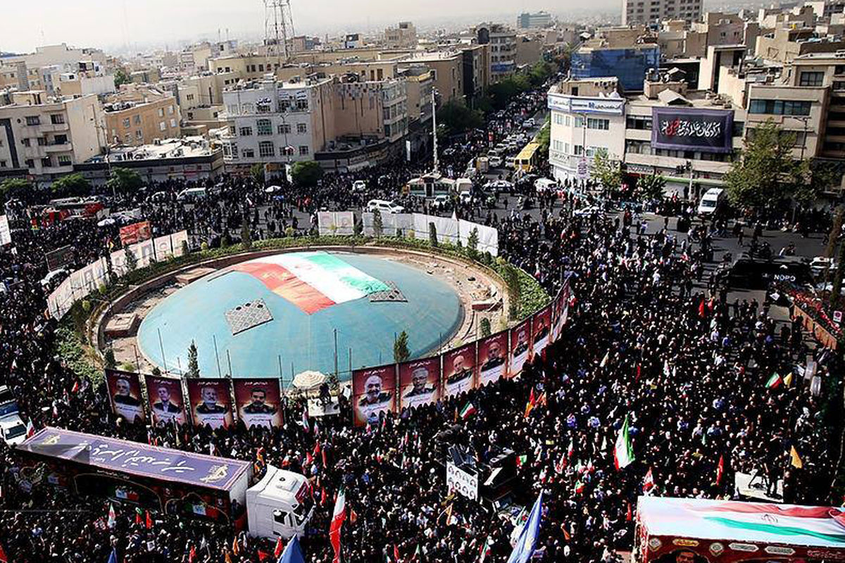 ببینید | نداى «حیدر حیدر» مردم ایران در تشییع پیکر مطهر شهداى اقتدار