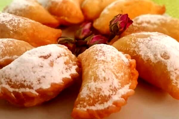 طرز تهیه شیرینی قطاب خانگی  | راز خوشمزه شدن شیرینی قطاب
