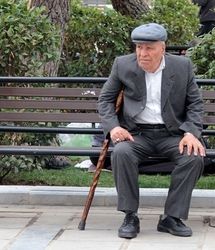 دولت برای بازنشستگان دست به کار شد | حقوق بیشتر یا سبد کالای معیشتی  برای بازنشستگان در نیمه دوم سال