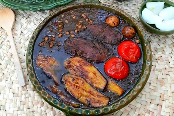 طرز تهیه قورمه سبزی گیلانی | نکات طلایی در پخت قورمه سبزی خوش عطر