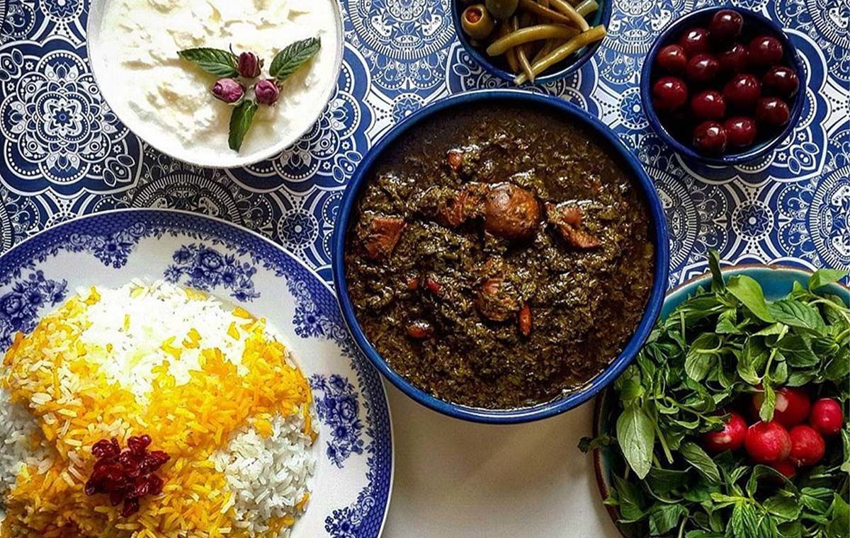 طرز تهیه قرمه سبزی خوشمزه | قرمه سبزی جا افتاده چگونه درست کنیم ؟ 