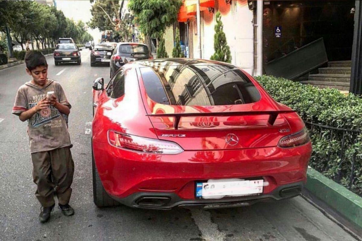 از نیاوران تا خاوران؛ فاصله‌ای که هر روز بیشتر می‌شود