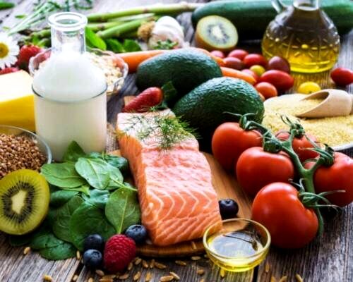 با خوردن این غذاها در 50 سالگی عین 20 ساله ها به نظر برسید