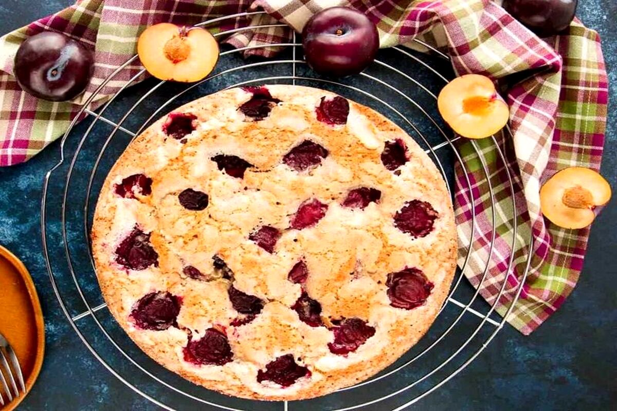 طرز تهیه کیک آلو سیاه و زرد | رسپی قنادهای فرانسوی!