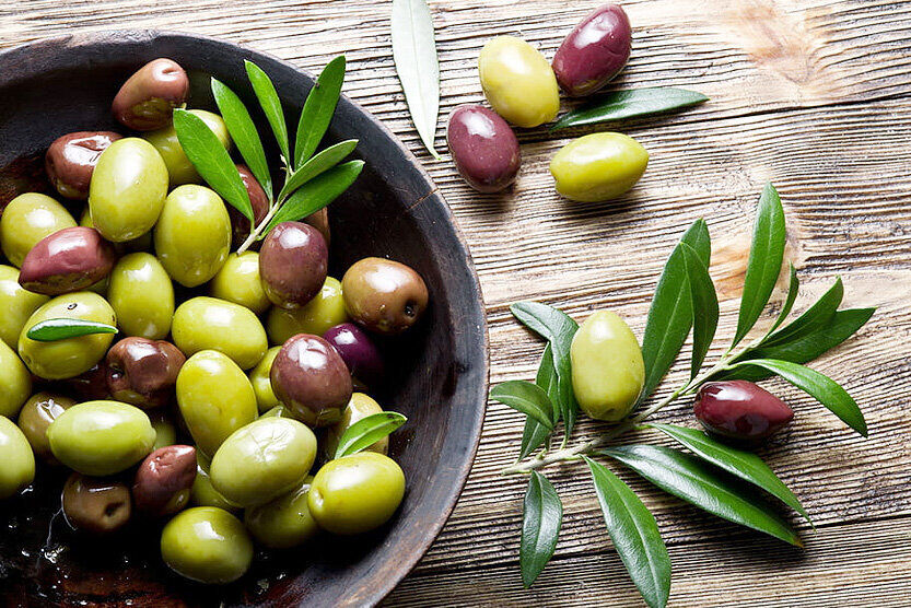 بهترین روش‌ گرفتن تلخی زیتون | تلخی زیتون با جوشاندن از بین می‌رود؟