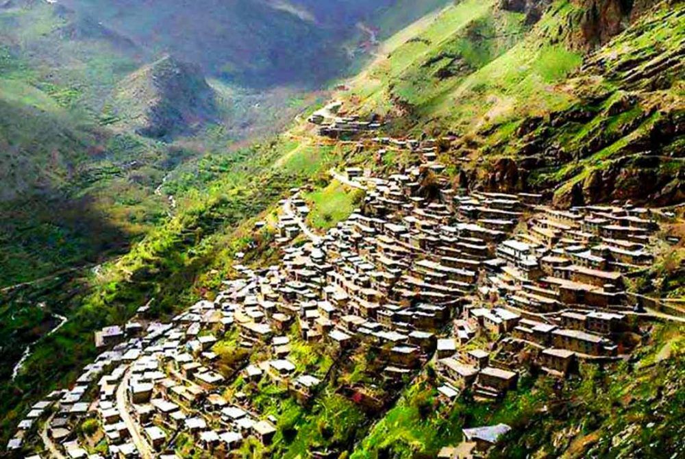 ببینید | زیباترین روستای پلکانی ایران