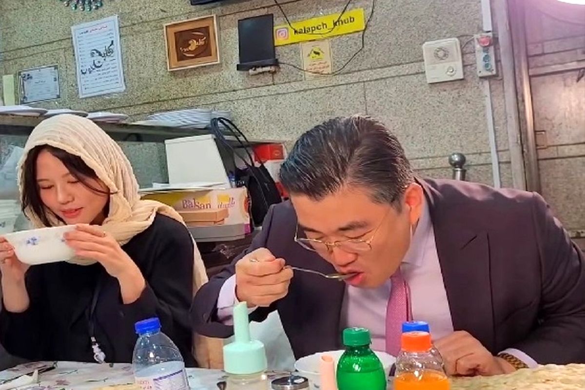 ببینید | سفیر کره جنوبی در تهران در کله پزی