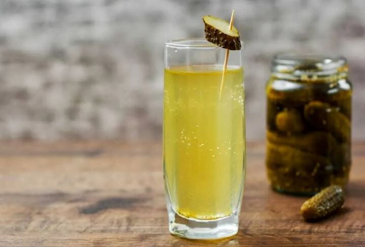 درمان غیرمنتظره گرفتگی عضله فقط با یک لیوان آب خیارشور