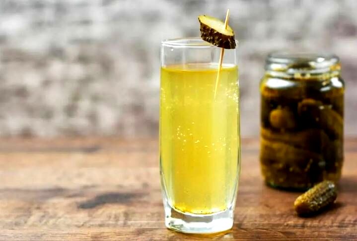 درمان غیرمنتظره گرفتگی عضله فقط با یک لیوان آب خیارشور