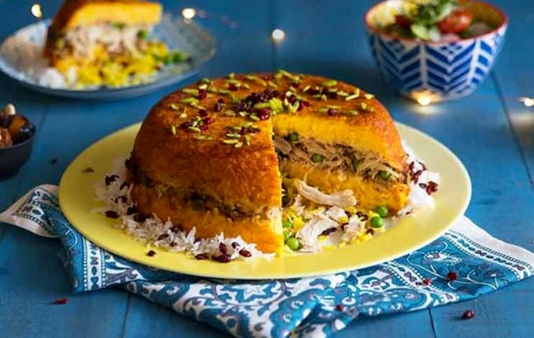 طرز تهیه ته چین آلو اسفناج با مرغ | راز خوشمزه شدن ته چین اسفناج