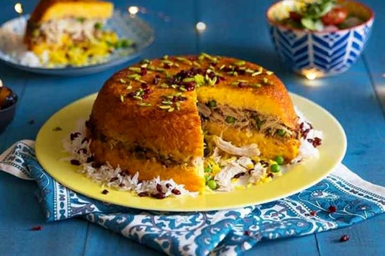 طرز تهیه ته چین آلو اسفناج با مرغ | راز خوشمزه شدن ته چین اسفناج