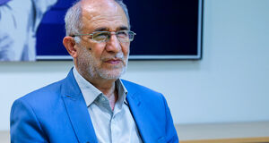 حسین علائی: باید پرچم مذاکره را از دست دونالد ترامپ گرفت
