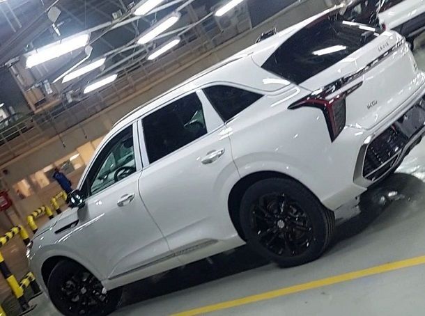 شاسی بلند سفیر ایران خودرو راهی بازار شد