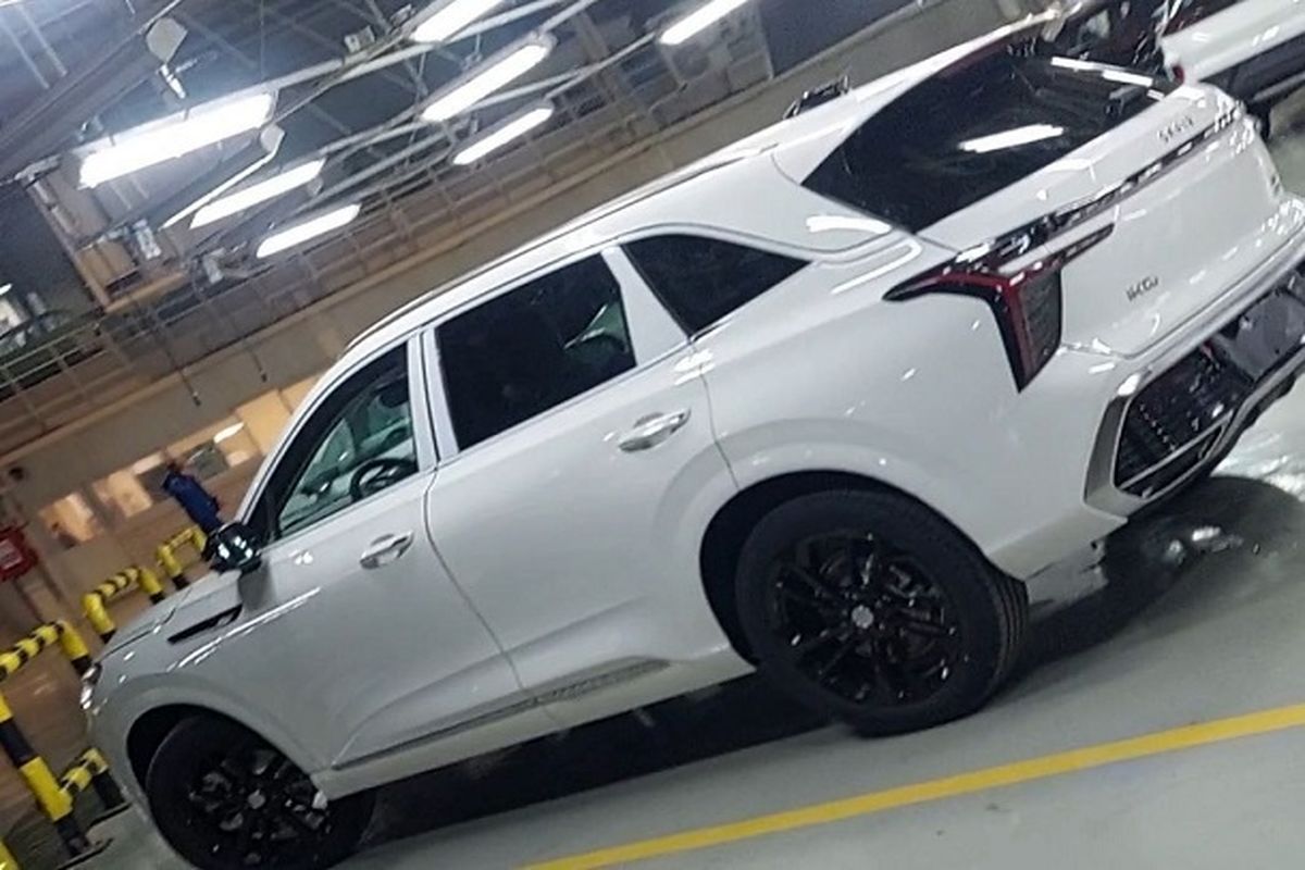 شاسی بلند سفیر ایران خودرو راهی بازار شد