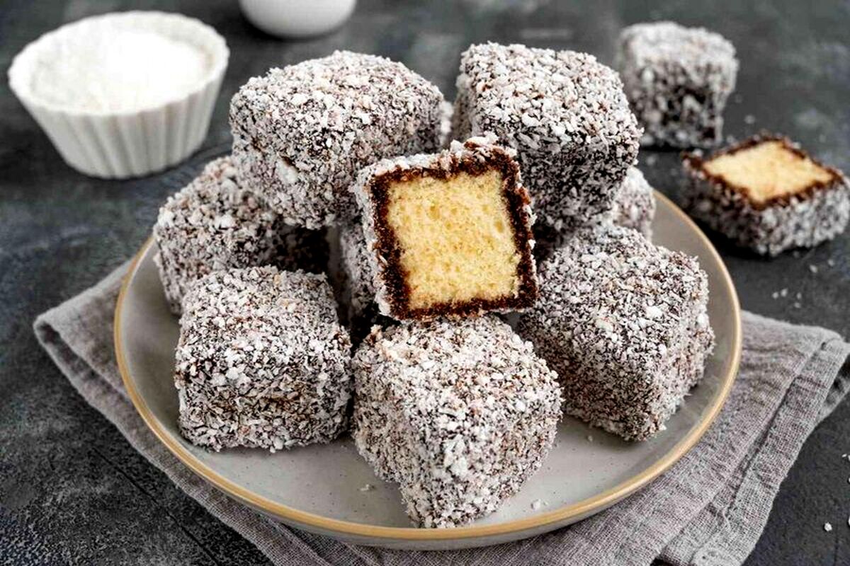 طرز تهیه کیک نارگیلی لقمه‌ای | یک میان وعده خوشمزه