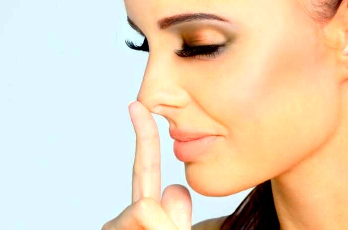کوچک شدن بینی در خانه | با این روش‌های خانگی فرم بینی خود را تغییر دهید!
