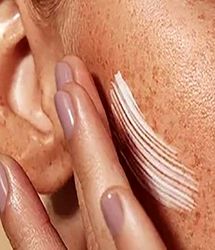 برای آبرسانی پوست چه باید کرد؟ | چرا آبرسانی پوست اینقدر مهم است؟