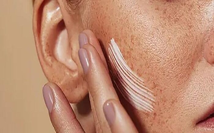 برای آبرسانی پوست چه باید کرد؟ | چرا آبرسانی پوست اینقدر مهم است؟