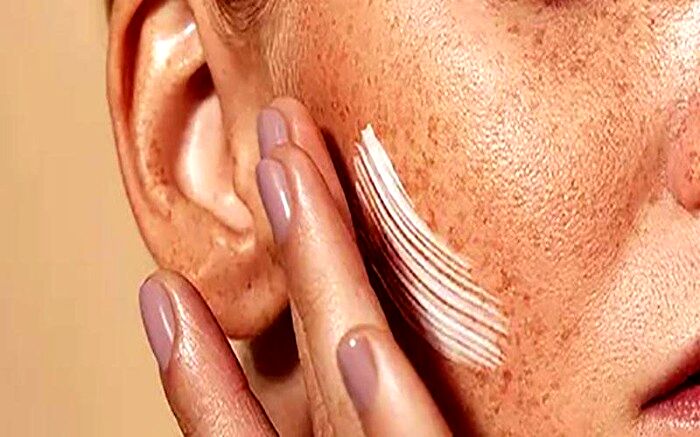 برای آبرسانی پوست چه باید کرد؟ | چرا آبرسانی پوست اینقدر مهم است؟