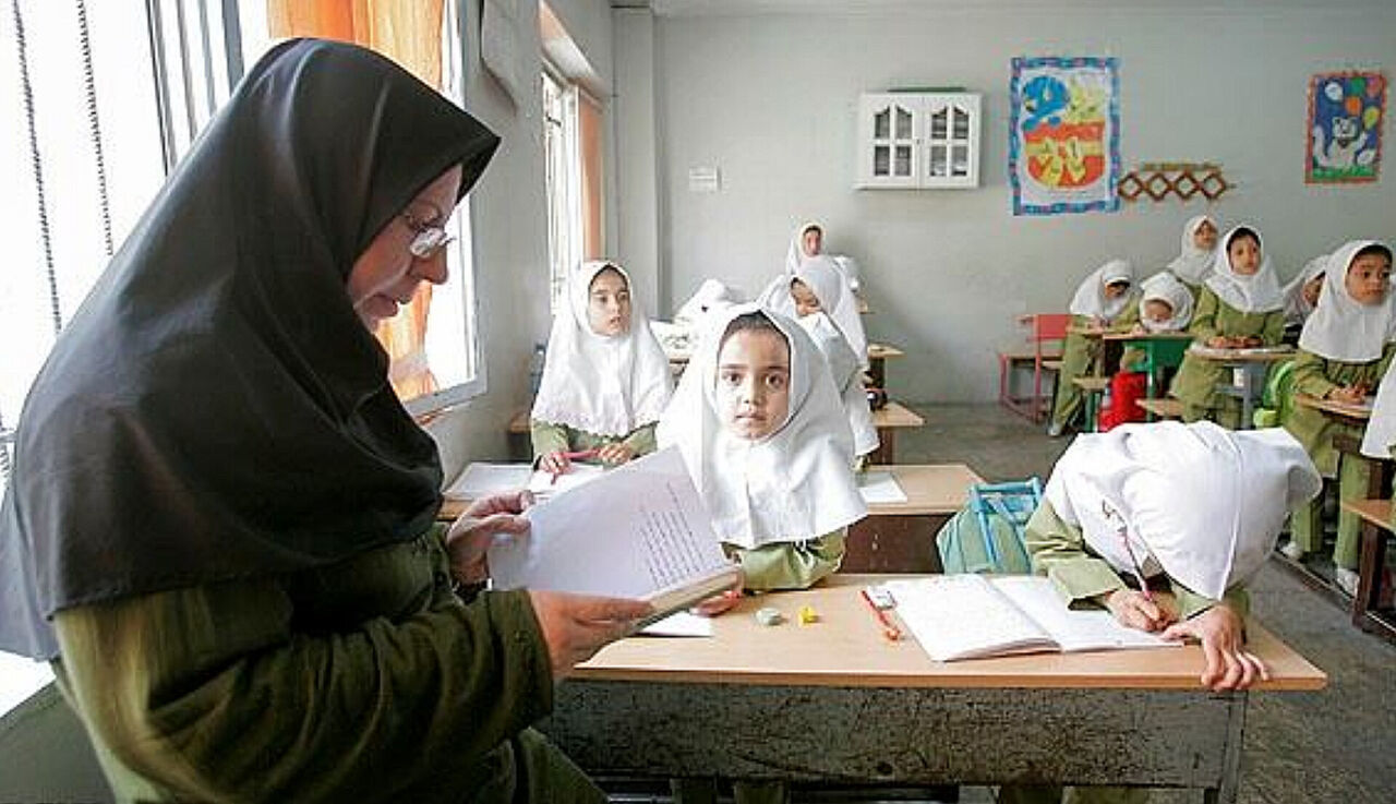خبرخوش معاون پزشکیان از طرح های معیشتی جدید برای معلمان و فرهنگیان بازنشسته
