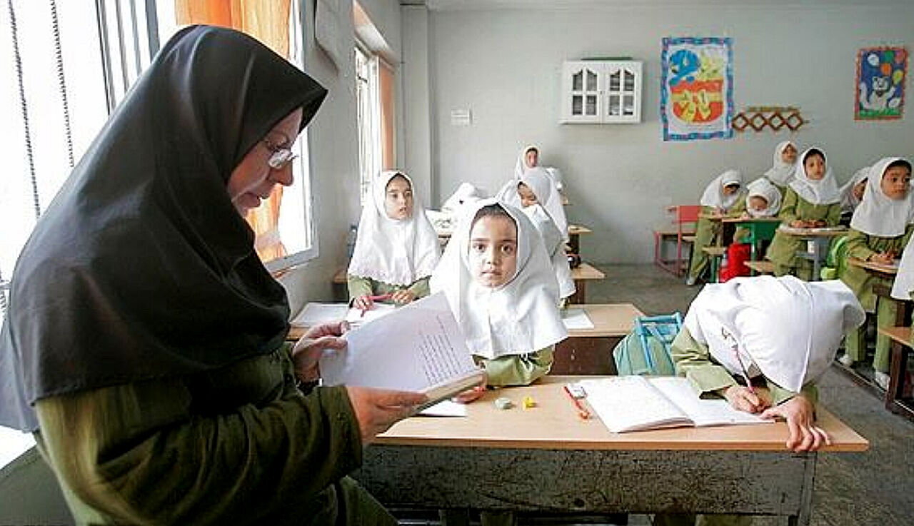 خبر مهم برای معلمان و فرهنگیان بازنشسته / نحوه  ثبت فاکتورهای درمانی در سامانه بیمه دانا