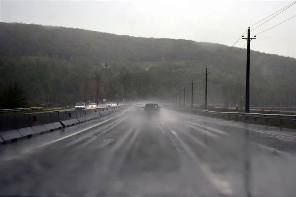 بارش برف و باران در جاده‌های ۱۵ استان
