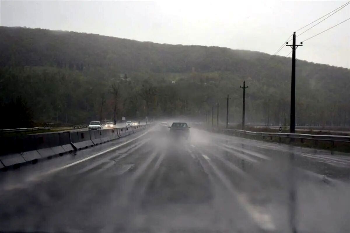بارش برف و باران در جاده‌های ۱۵ استان