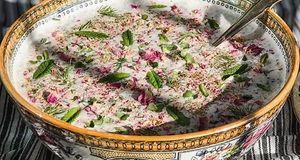 طرز تهیه آب دوغ خیار مجلسی | با این چاشنی خوشمزه‌ترین آب دوغ خیار را آماده کنید