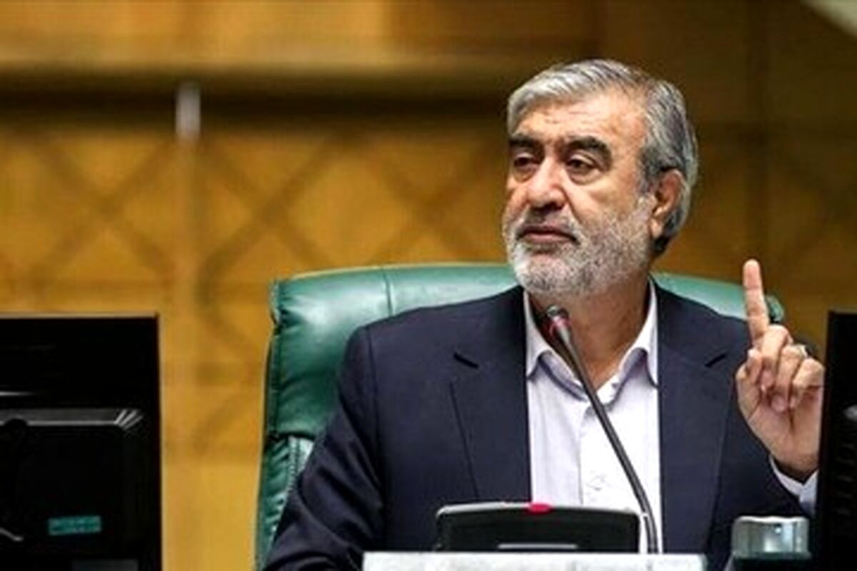 ابراهیم عزیزی: تصمیم‌گیری درباره تنگه هرمز حق ایران است