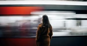 ویدئو | لحظه نجات معجزه‌آسای زن میان قطار و سکو